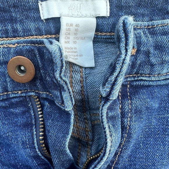 Distressed Blue Denim Women Shorts H&M Size 10 - Picture 2 of 6